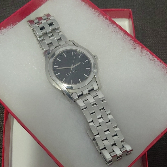 Gucci Silver Stainless Steel Wristwatch with Black Dial - Picture 5 of 5